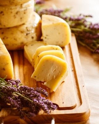 Queijo com lavanda brasileiro